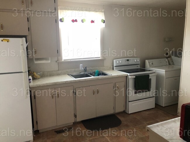 Building Photo - $849 - 2 bed 1 bath - Single Family Home