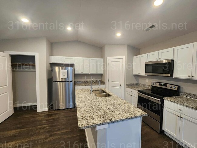 Building Photo - 1813 E 69th Ct N
