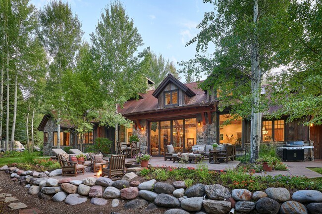 Foto del edificio - 1900-1902 Snowmass Creek Rd