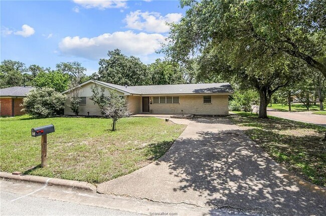 Foto del edificio - 305 W Brookside Dr