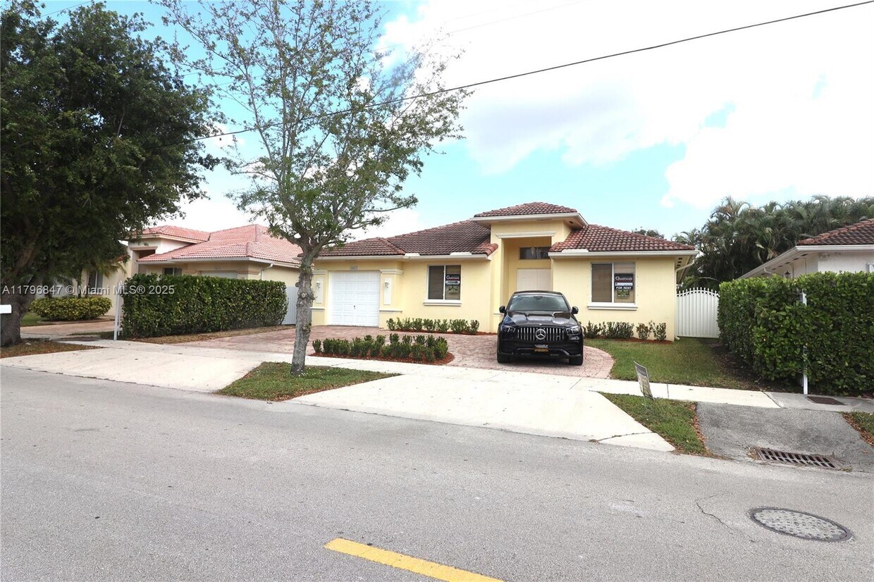 Primary Photo - 2865 SW 139th Ave