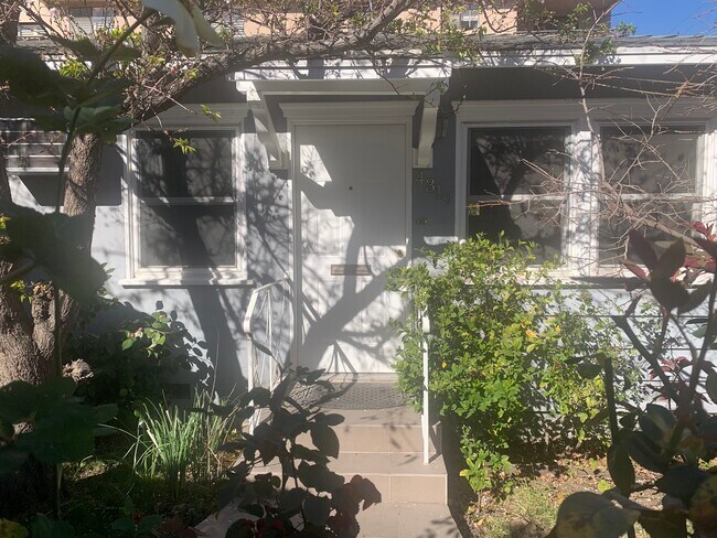 Foto del edificio - 4319 Cedros Ave