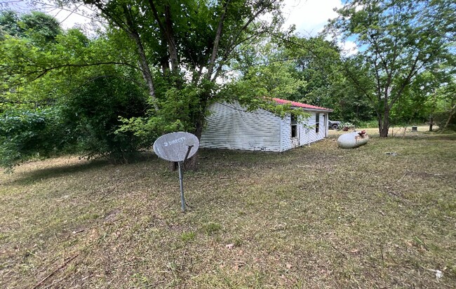 Building Photo - Fixer Upper! - $500 D / $290 M