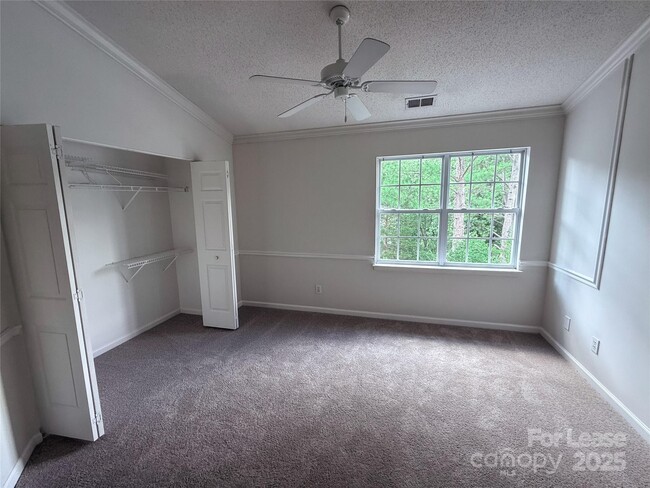 Foto del edificio - 609 Mountainwater Dr