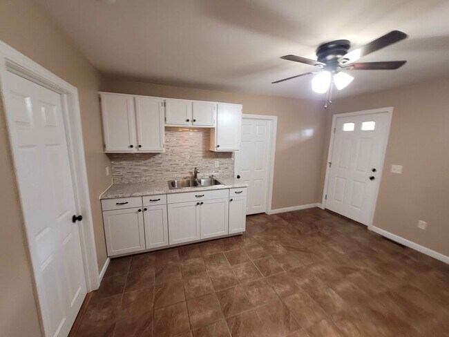 Foto del edificio - 391 Putnam Pike