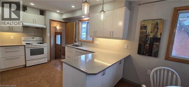 Building Photo - 46 Munroe St