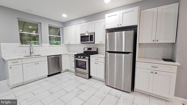 Building Photo - 2650 Holbrook St