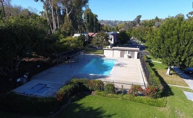 Building Photo - 6600 Reservoir Ln