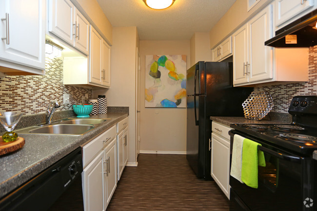 Kitchen - Elevate at Huebner Grove