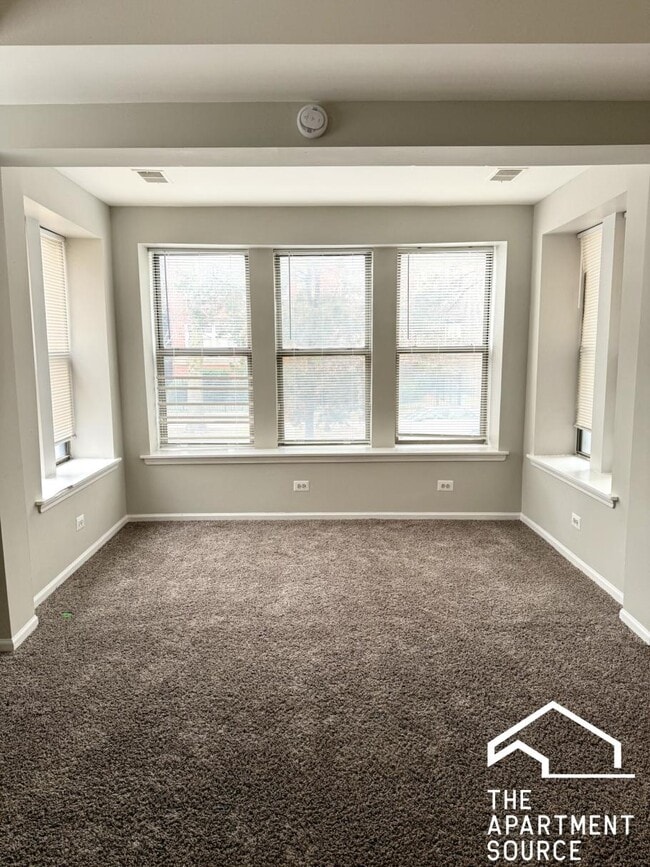 Building Photo - 6143 S Woodlawn Ave