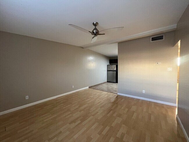 Building Photo - $150 OFF MOVE IN COSTS! Remodeled Central ...