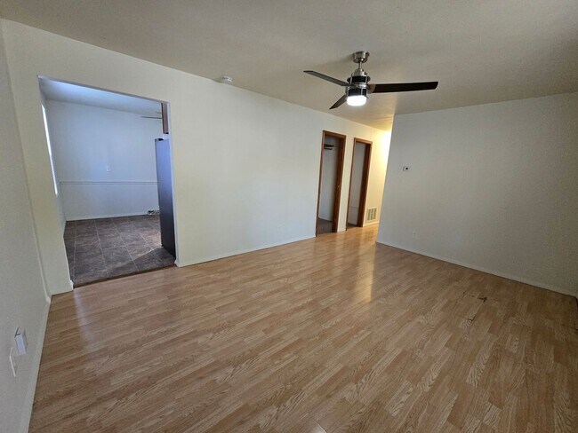 Foto del edificio - 600 S Linden St