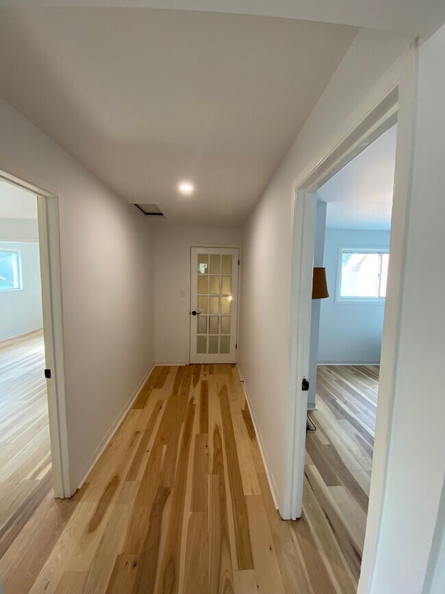 Building Photo - 625 King St W