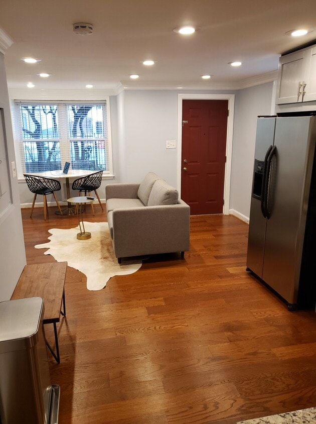 Primary Photo - 2119 N St NW