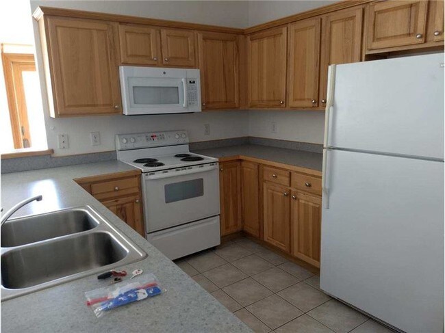 Building Photo - 503 N Bay Club Dr