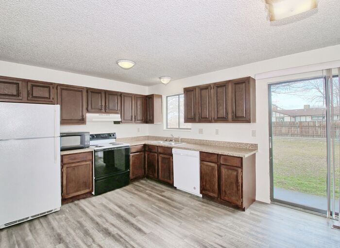 Foto principal - 2 Bedroom Apartment in Clifton - $1150