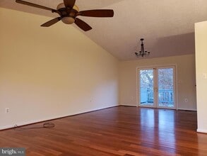 Building Photo - 724 Hillcrest Dr