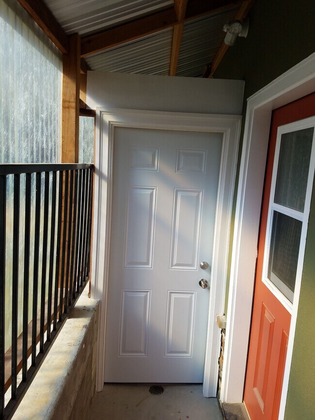 Foto del edificio - 614 Grand Ave