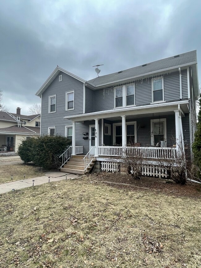 Building Photo - 206 N Lawe St