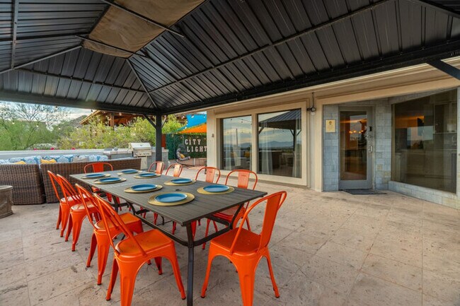 Foto del edificio - Tranquil Getaway in Phoenix| City Lights| ...