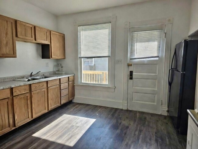 Foto del edificio - 1801 N Wisconsin St