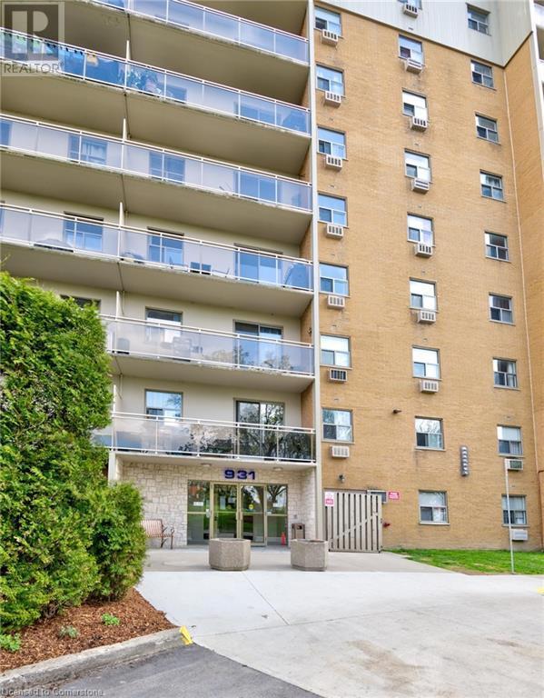 Photo du bâtiment - 931 Wonderland Rd S