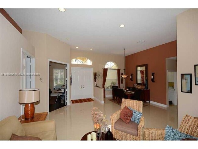Building Photo - 896 Marina Dr