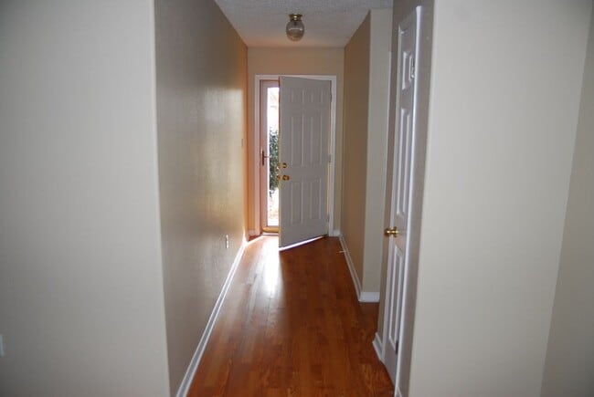 Building Photo - 14486 Williamsburg Dr