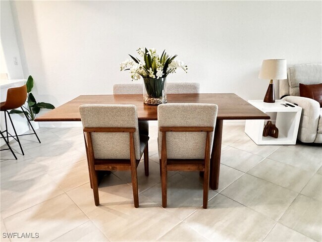 Foto del edificio - 2084 Wellington St