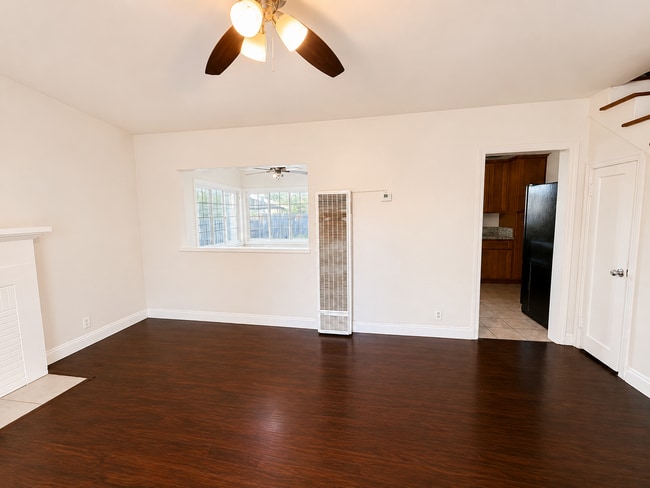 Building Photo - 546 El Camino Ave