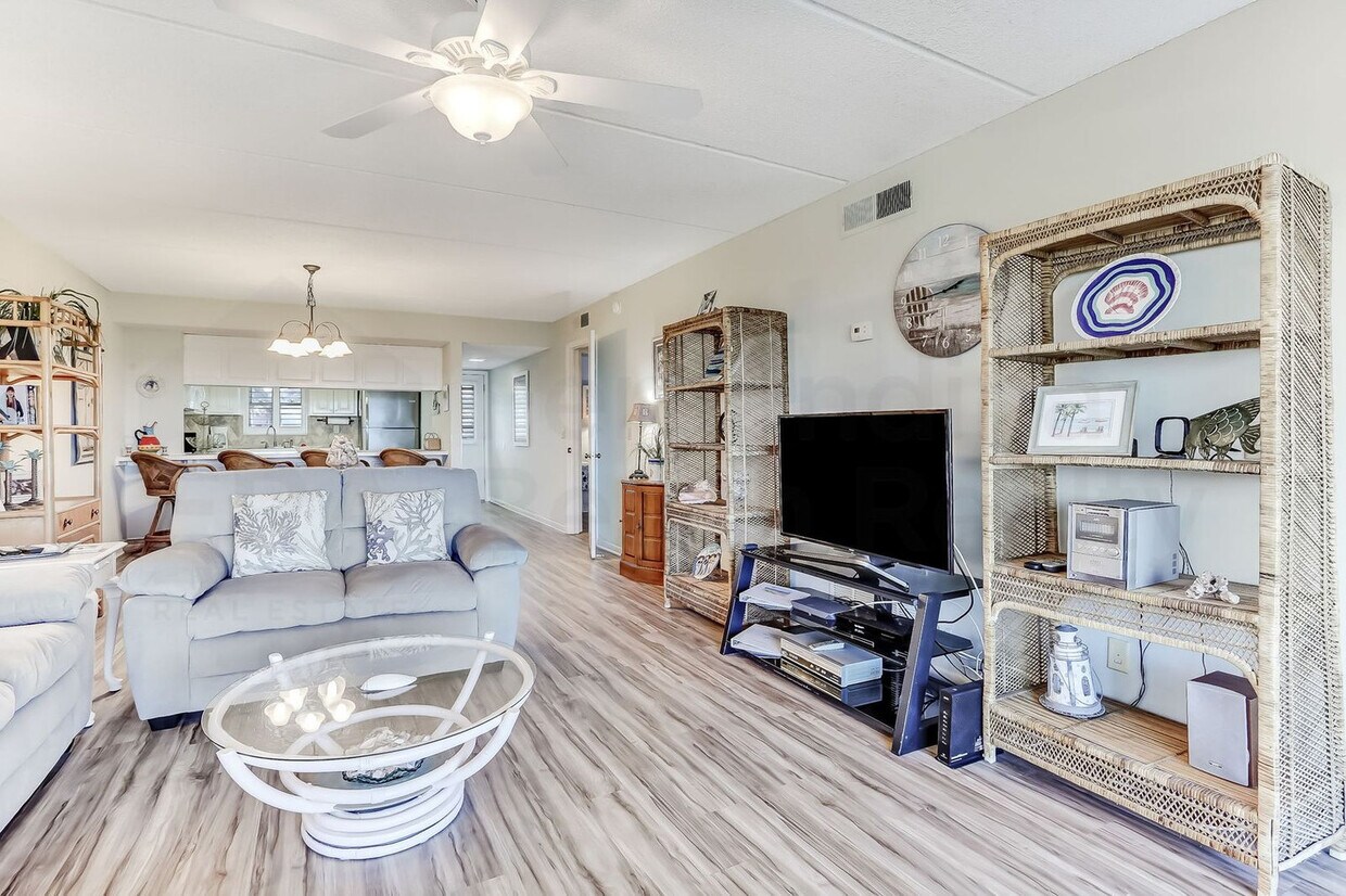 Foto principal - 3350 S Fletcher Ave