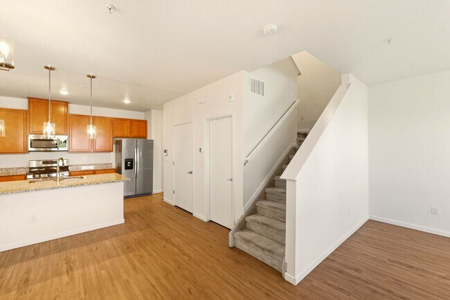 Foto del edificio - Bright and Airy 2 Bed 2.5 Bath Townhome in...
