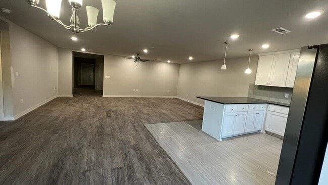 Building Photo - 305 Tricha Cir SW