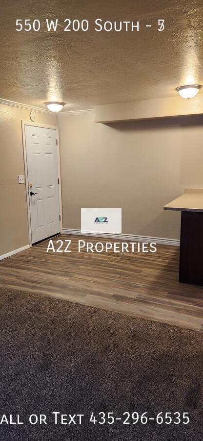 Building Photo - 550 W 200 S
