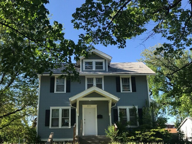 Foto del edificio - Spacious & Updated Craftsman House in Gifford Park