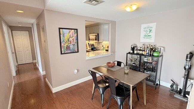 Foto del edificio - 170 Gore St