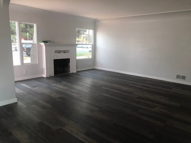 Living room area - 5800 Via Corona St