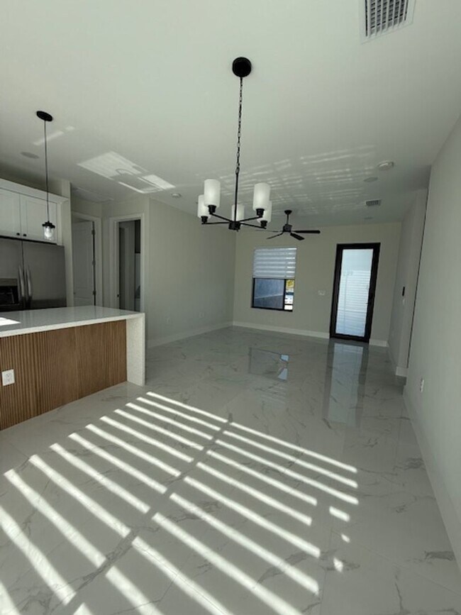 Foto del edificio - Brand-New 3-Bedroom Home for Rent in Lehigh Acres – Modern Design + Special Offer!