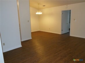 Building Photo - 604 Frostwood Dr