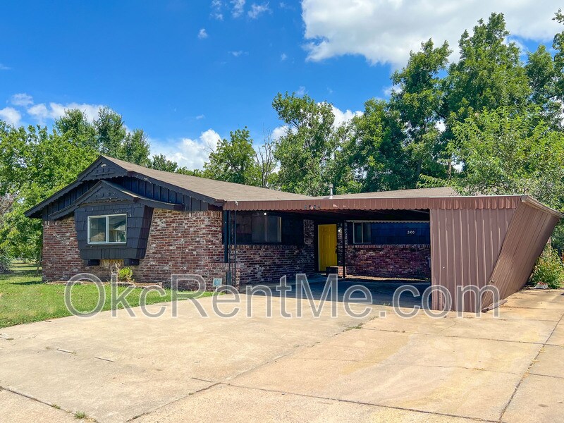 Foto principal - 2400 SW 63rd St