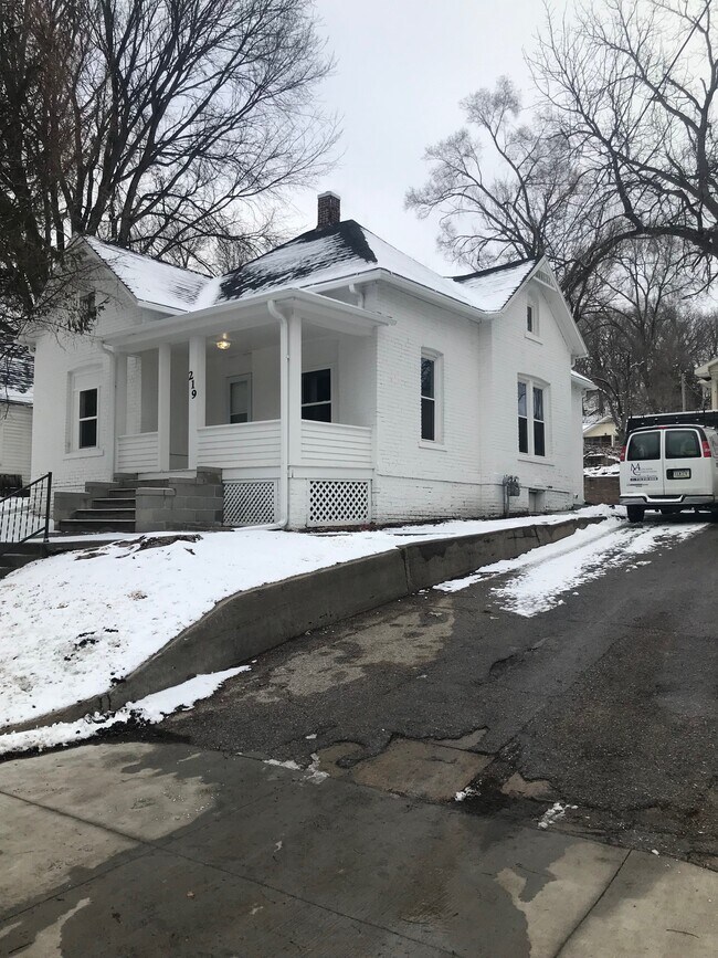 Building Photo - 219 Harrison St