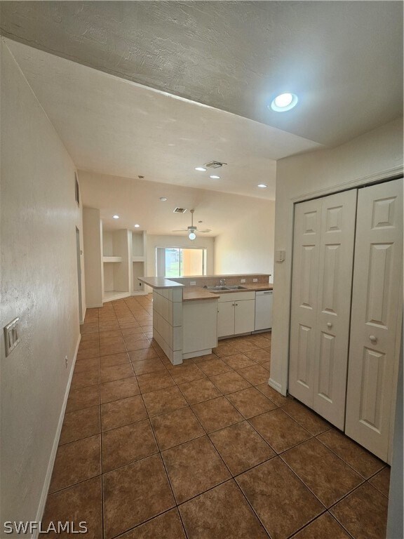 Building Photo - 4526 Santa Barbara Blvd