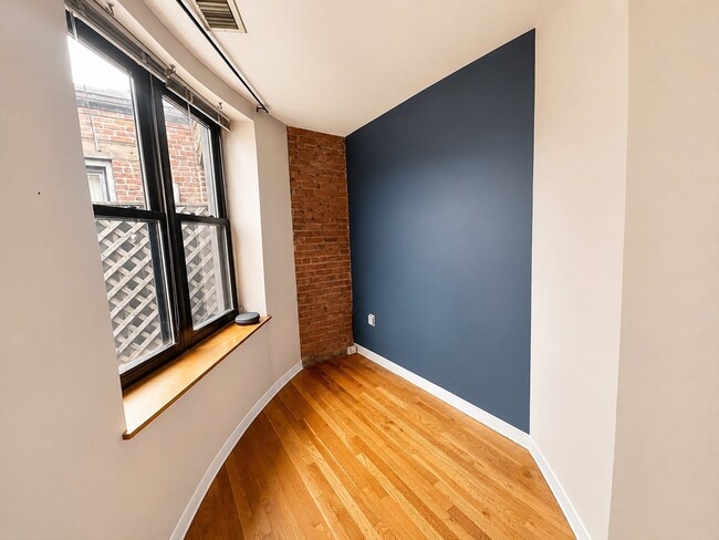 Building Photo - 87 Gainsborough St