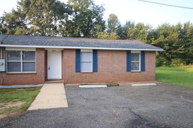 Building Photo - 3BR, 2BA Duplex in NW Pensacola – Convenie...