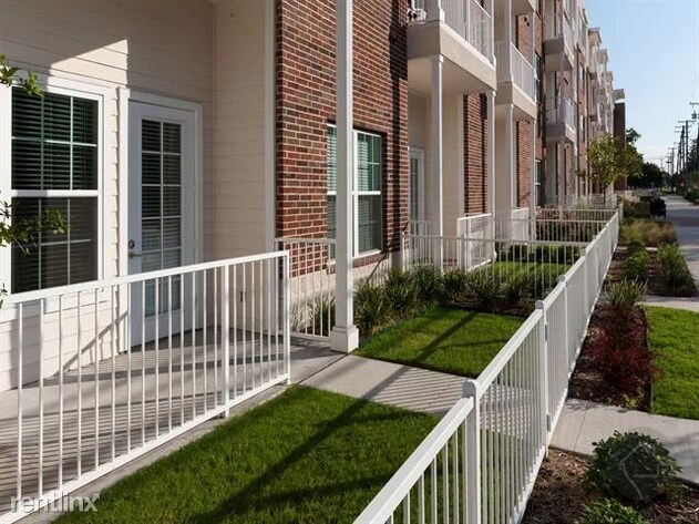 Foto del edificio - Studio, 1 bath Flat - 3716 Maple Ave