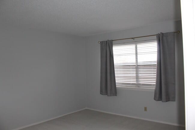 Building Photo - 1214 Hi Stirrup