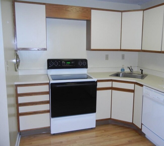 Foto del edificio - 104 Oakwood Ave