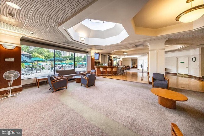 Foto del edificio - 203 Yoakum Pkwy