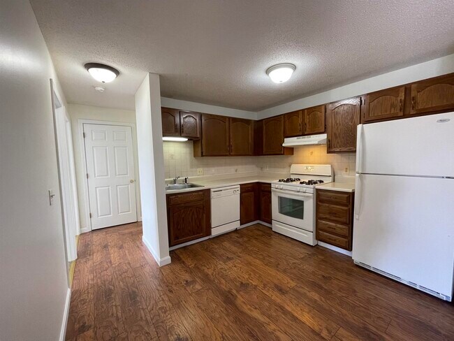 Building Photo - 379 Huse Rd