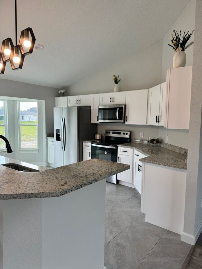 Building Photo - Spacious Bushnell 3BR/2BA Block Home For Rent in Jumper Creek Manor